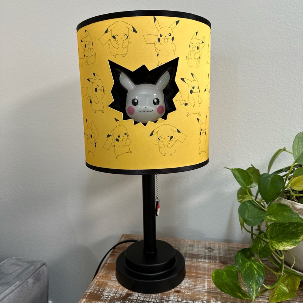 2020 Pokemon Pikachu Table Lamp Die-Cut Double Shade And A Poké Ball Pull Cord